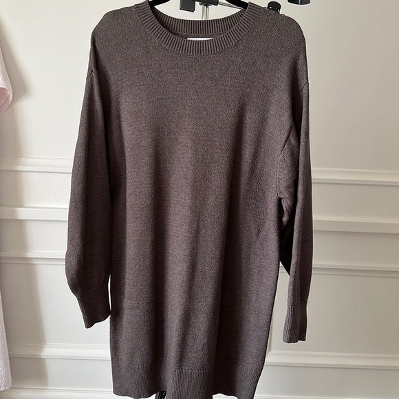 Dress - Picture 1 of 2